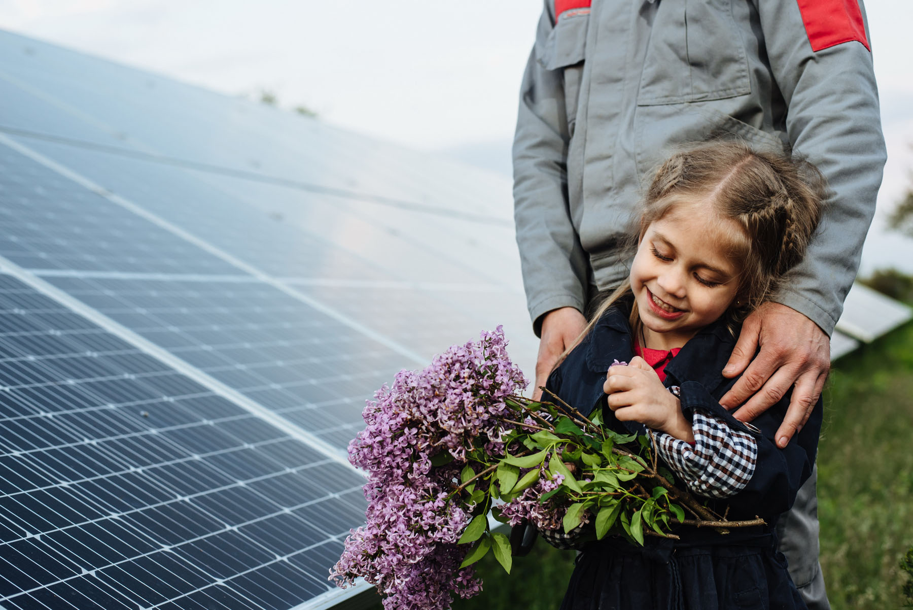 Happy family served by Lakeside Energy In Illinois